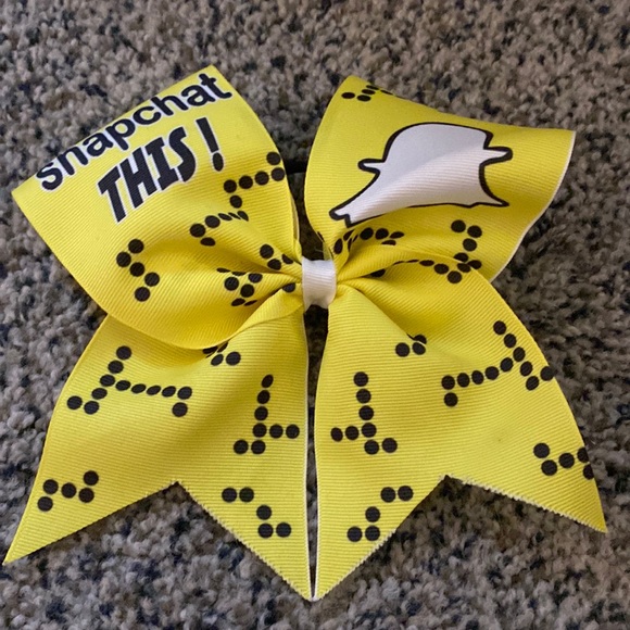 Cheer bow - Picture 1 of 1